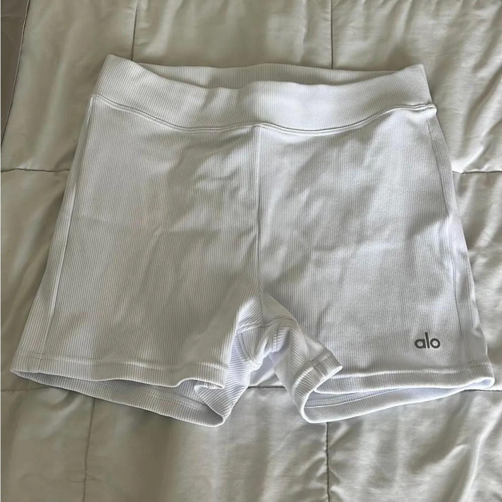 alo yoga goddess ribbed hot shorts